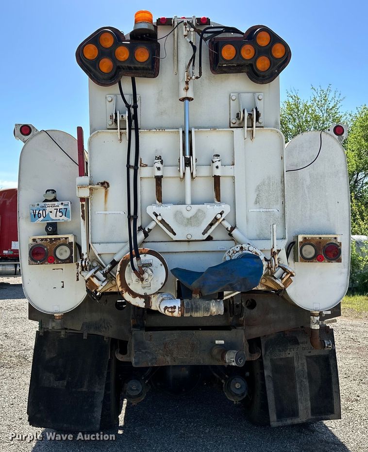 image for item OM9480 1999 International  2554  sewer jetter truck