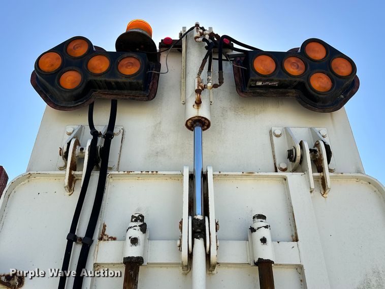 image for item OM9480 1999 International  2554  sewer jetter truck