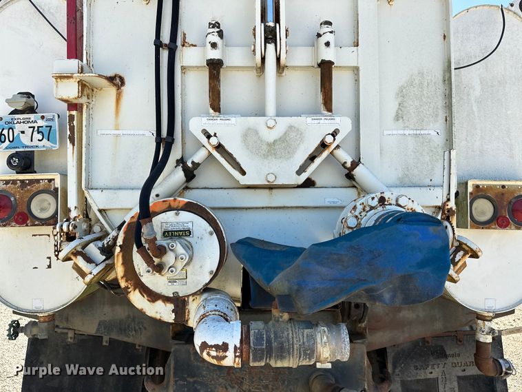 image for item OM9480 1999 International  2554  sewer jetter truck