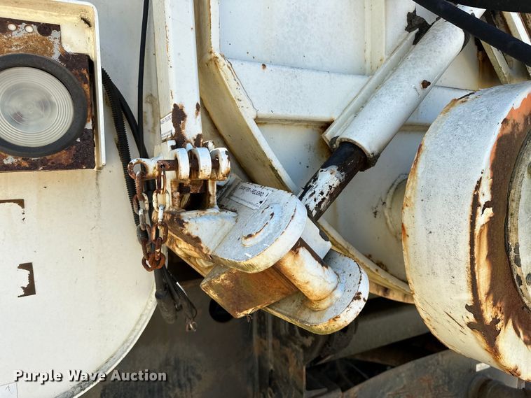 image for item OM9480 1999 International  2554  sewer jetter truck