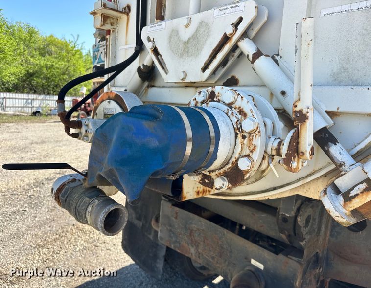 image for item OM9480 1999 International  2554  sewer jetter truck