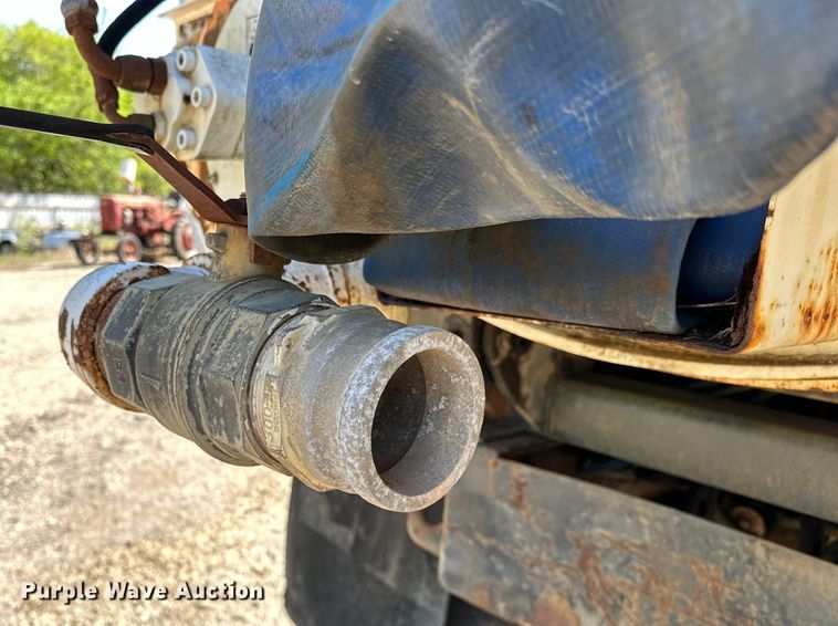 image for item OM9480 1999 International  2554  sewer jetter truck