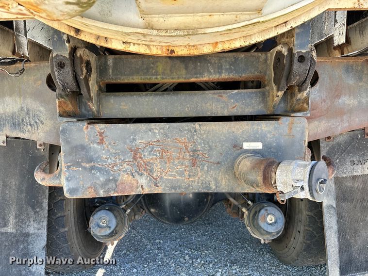 image for item OM9480 1999 International  2554  sewer jetter truck