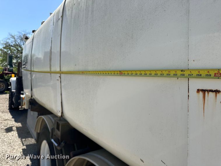 image for item OM9480 1999 International  2554  sewer jetter truck