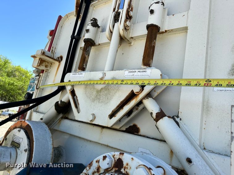 image for item OM9480 1999 International  2554  sewer jetter truck