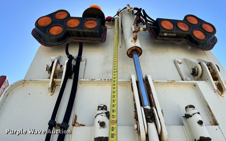 image for item OM9480 1999 International  2554  sewer jetter truck