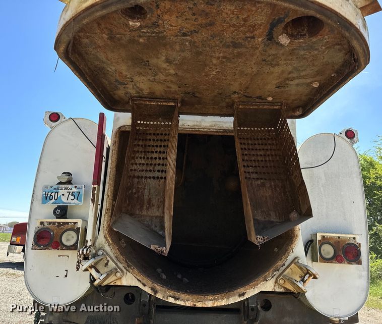 image for item OM9480 1999 International  2554  sewer jetter truck