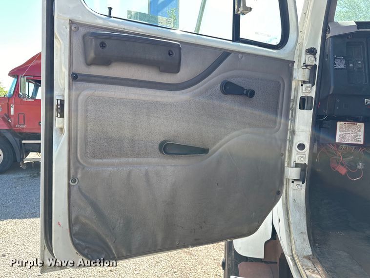 image for item OM9480 1999 International  2554  sewer jetter truck