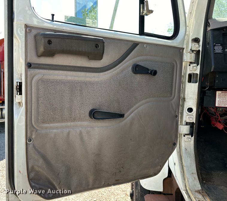 image for item OM9480 1999 International  2554  sewer jetter truck