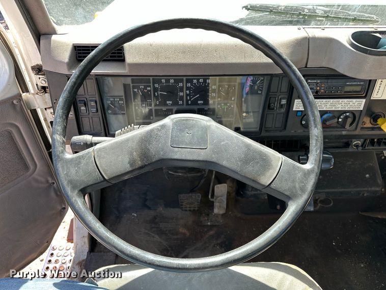 image for item OM9480 1999 International  2554  sewer jetter truck