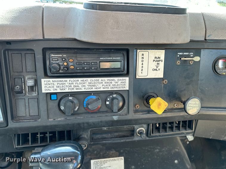 image for item OM9480 1999 International  2554  sewer jetter truck