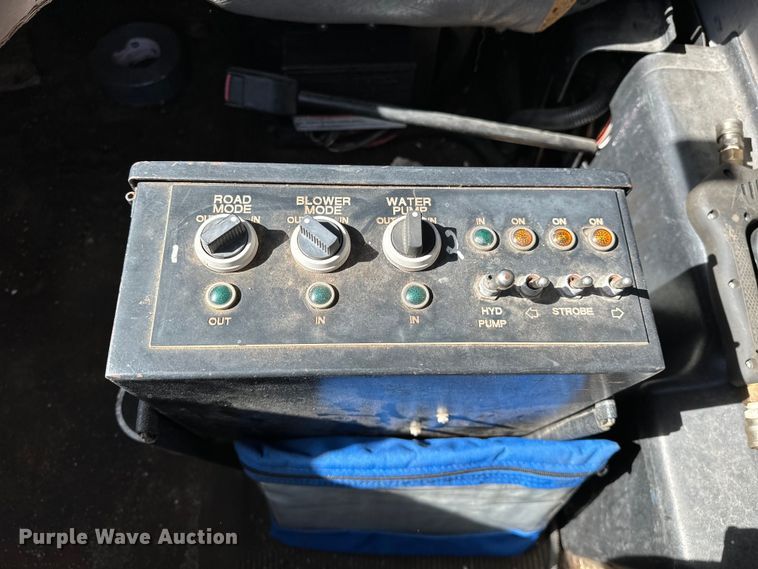 image for item OM9480 1999 International  2554  sewer jetter truck