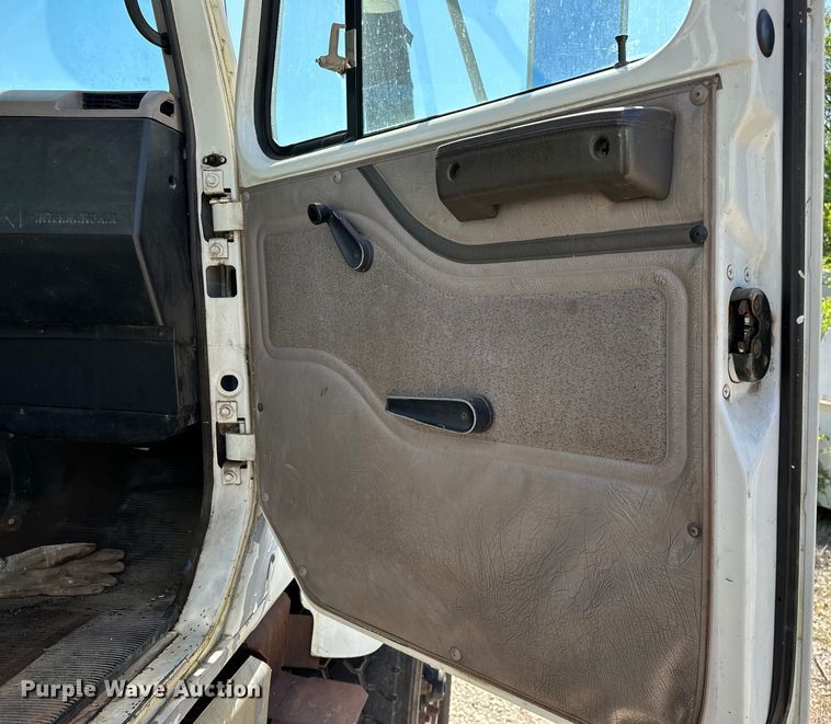 image for item OM9480 1999 International  2554  sewer jetter truck