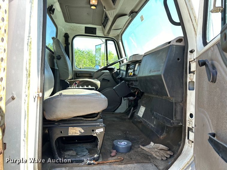 image for item OM9480 1999 International  2554  sewer jetter truck