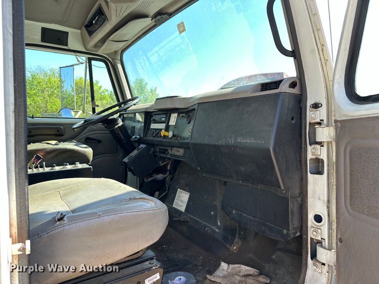 image for item OM9480 1999 International  2554  sewer jetter truck