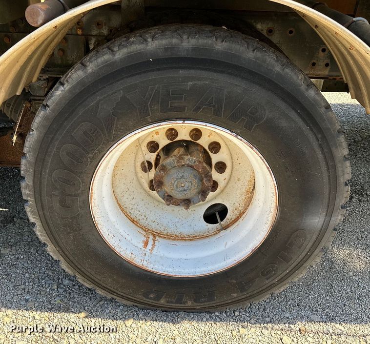 image for item OM9480 1999 International  2554  sewer jetter truck