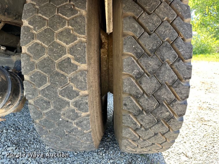 image for item OM9480 1999 International  2554  sewer jetter truck