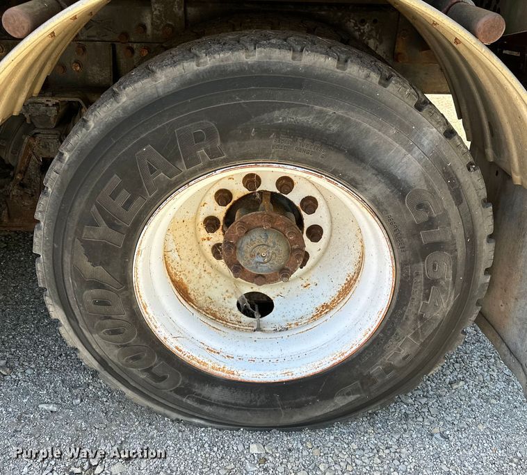 image for item OM9480 1999 International  2554  sewer jetter truck