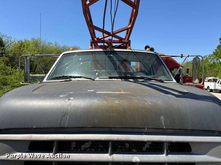 image for item OM9482 1995 Ford F800 drilling rig truck