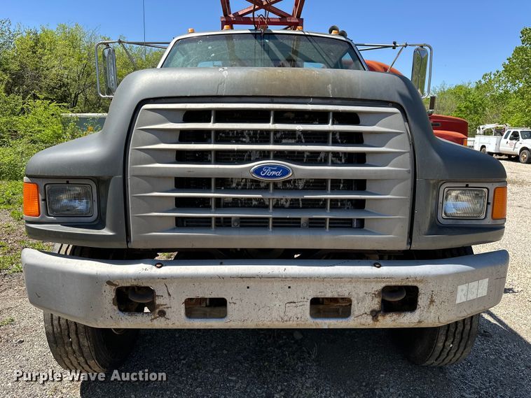 image for item OM9482 1995 Ford F800 drilling rig truck