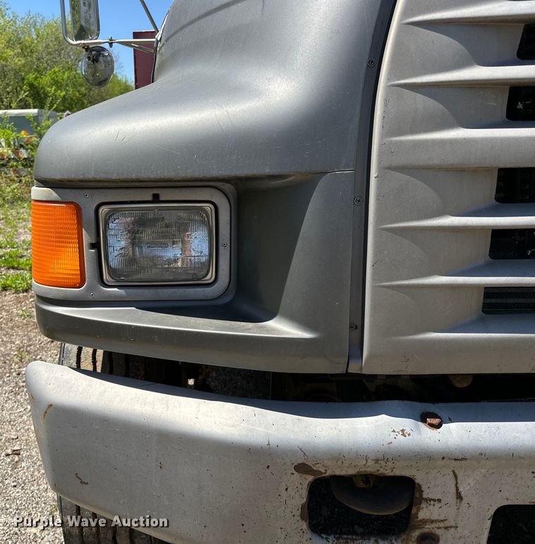 image for item OM9482 1995 Ford F800 drilling rig truck