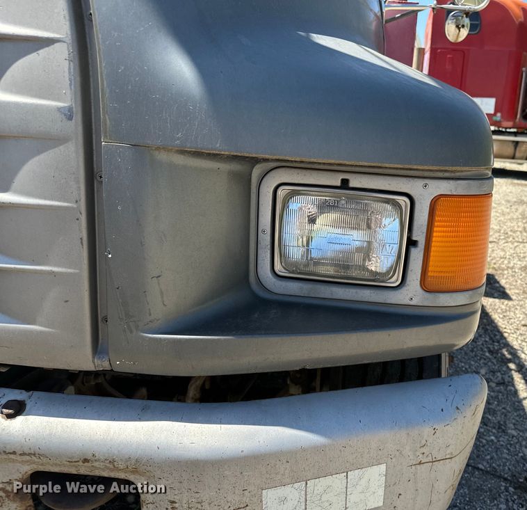 image for item OM9482 1995 Ford F800 drilling rig truck