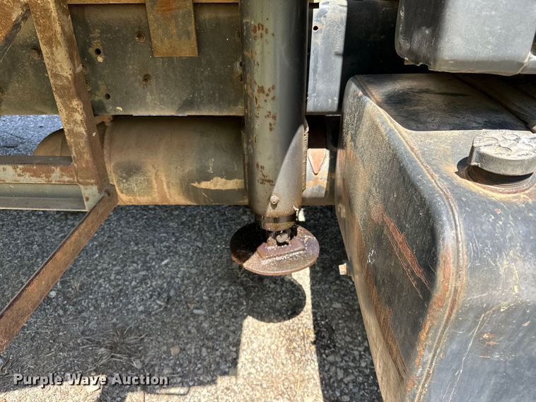 image for item OM9482 1995 Ford F800 drilling rig truck