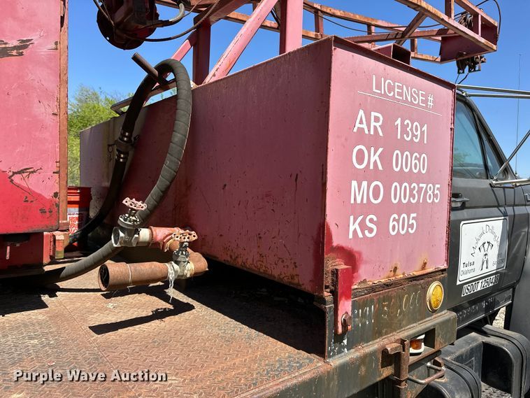 image for item OM9482 1995 Ford F800 drilling rig truck