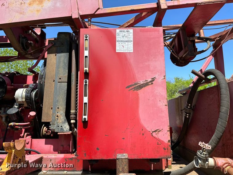 image for item OM9482 1995 Ford F800 drilling rig truck