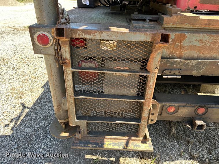 image for item OM9482 1995 Ford F800 drilling rig truck