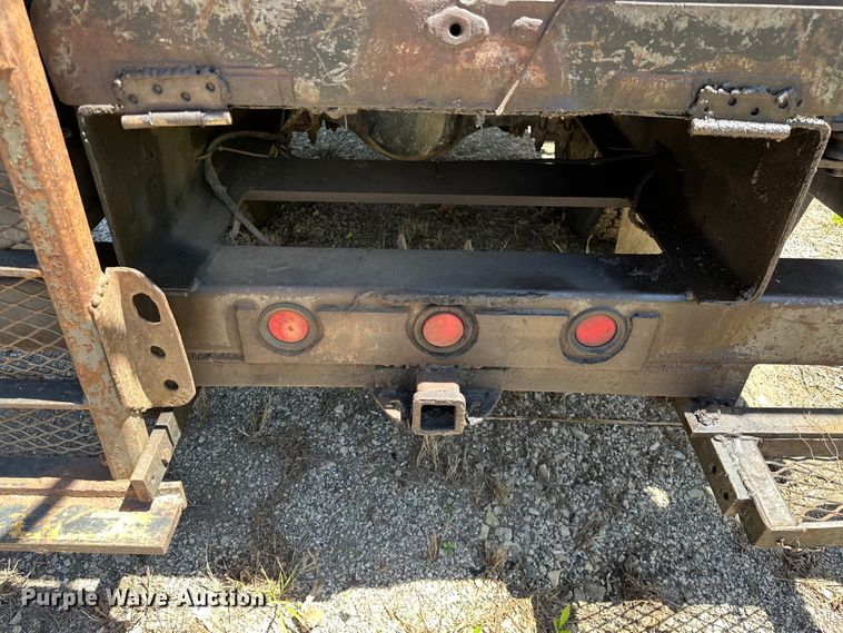 image for item OM9482 1995 Ford F800 drilling rig truck