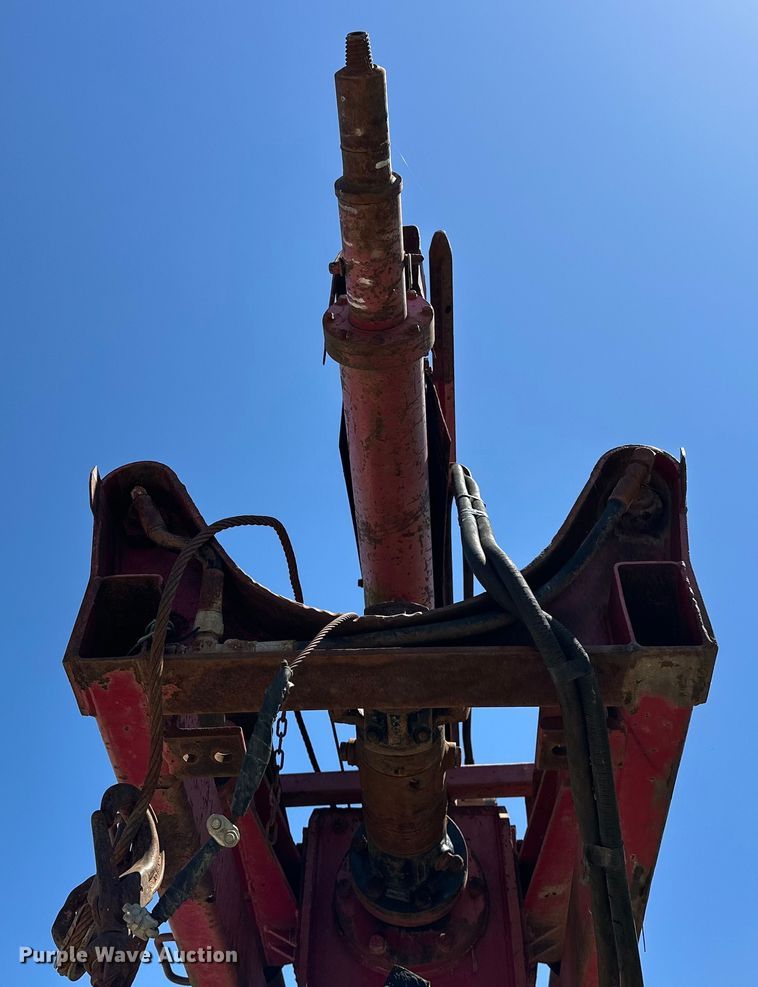 image for item OM9482 1995 Ford F800 drilling rig truck