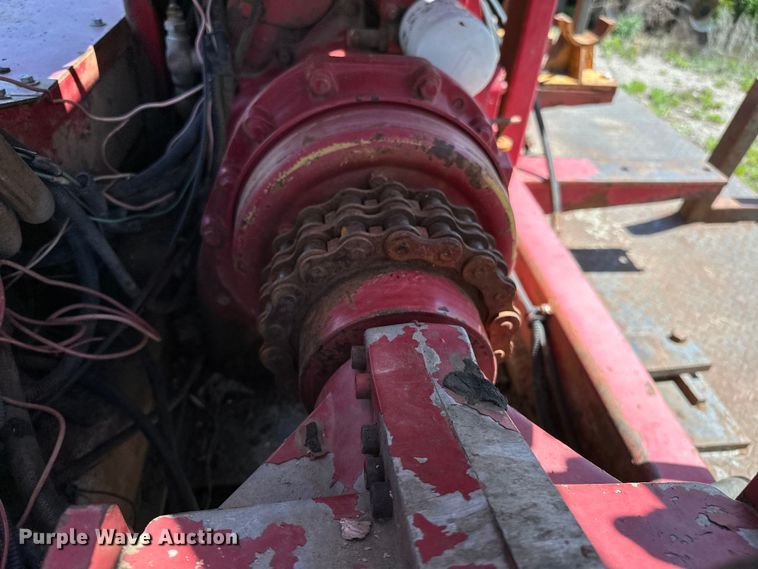 image for item OM9482 1995 Ford F800 drilling rig truck