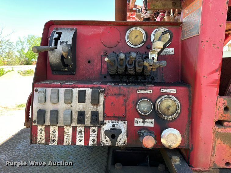 image for item OM9482 1995 Ford F800 drilling rig truck