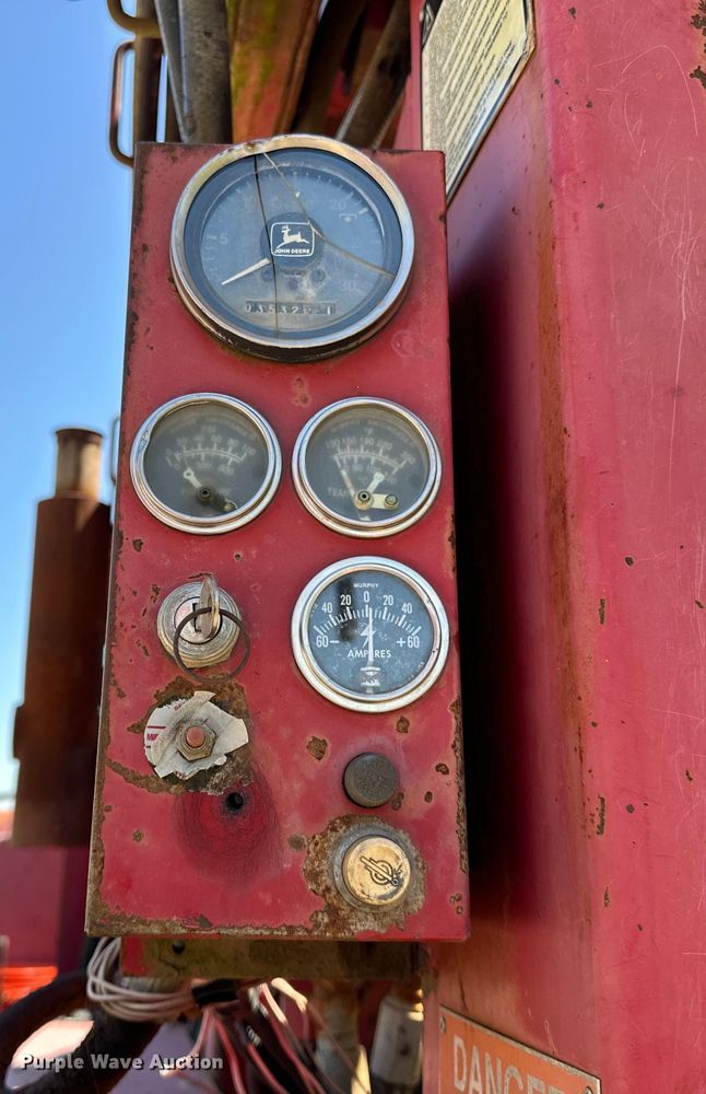 image for item OM9482 1995 Ford F800 drilling rig truck