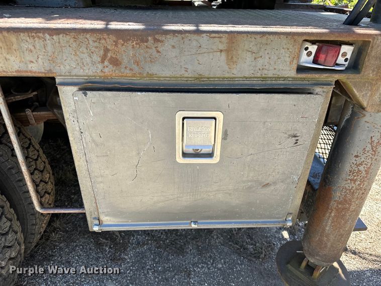 image for item OM9482 1995 Ford F800 drilling rig truck