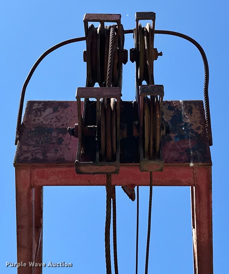 image for item OM9482 1995 Ford F800 drilling rig truck