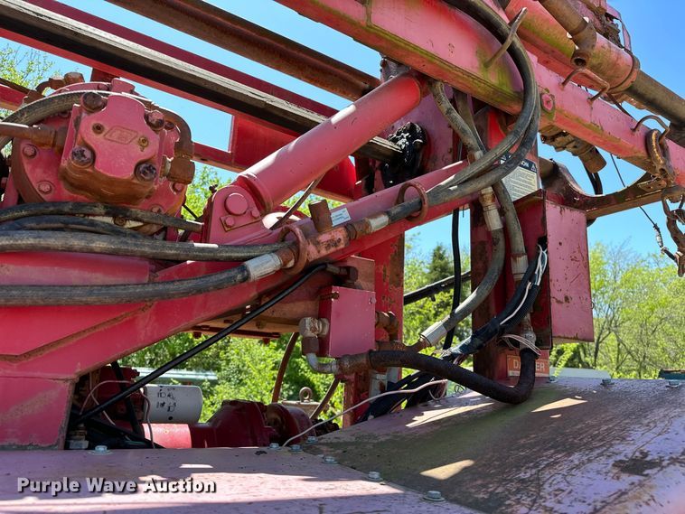 image for item OM9482 1995 Ford F800 drilling rig truck