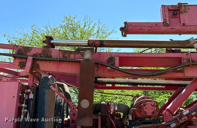 image for item OM9482 1995 Ford F800 drilling rig truck