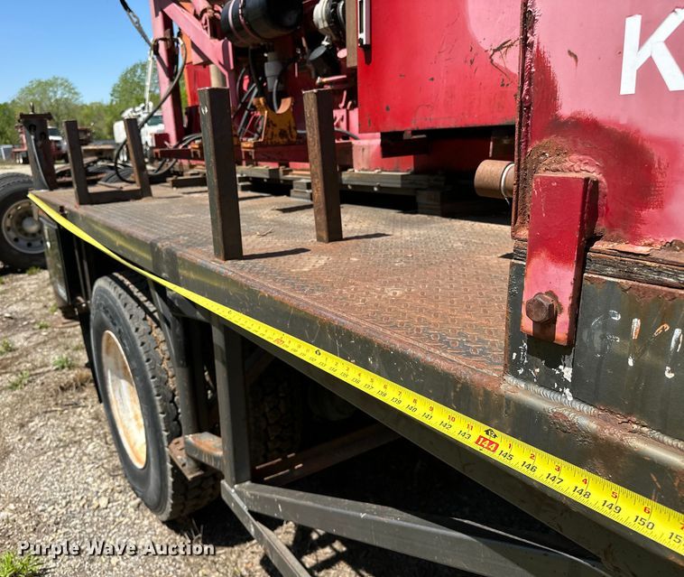 image for item OM9482 1995 Ford F800 drilling rig truck