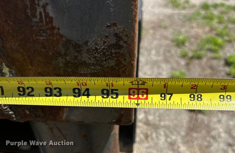 image for item OM9482 1995 Ford F800 drilling rig truck