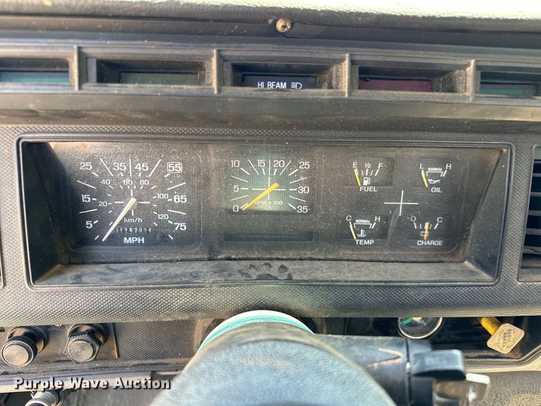 image for item OM9482 1995 Ford F800 drilling rig truck