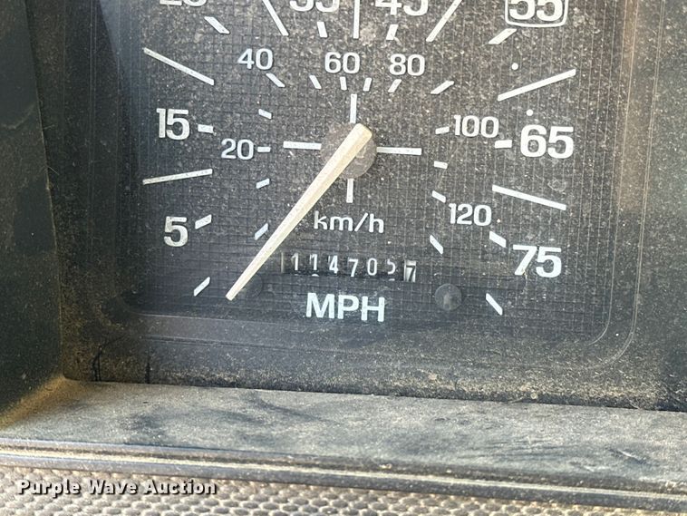 image for item OM9482 1995 Ford F800 drilling rig truck