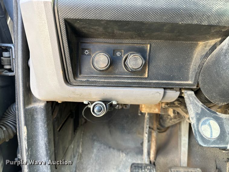 image for item OM9482 1995 Ford F800 drilling rig truck