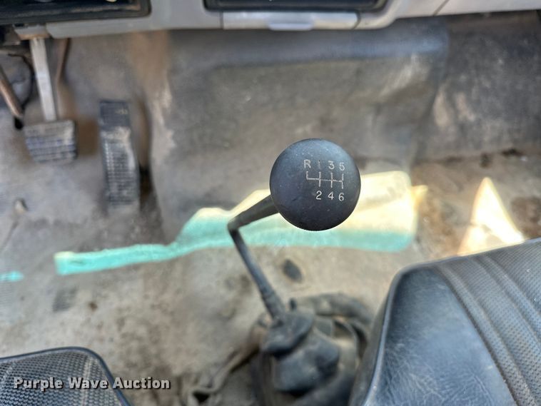 image for item OM9482 1995 Ford F800 drilling rig truck