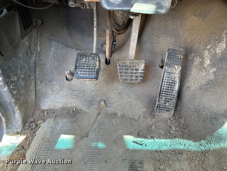 image for item OM9482 1995 Ford F800 drilling rig truck