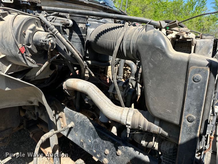 image for item OM9482 1995 Ford F800 drilling rig truck