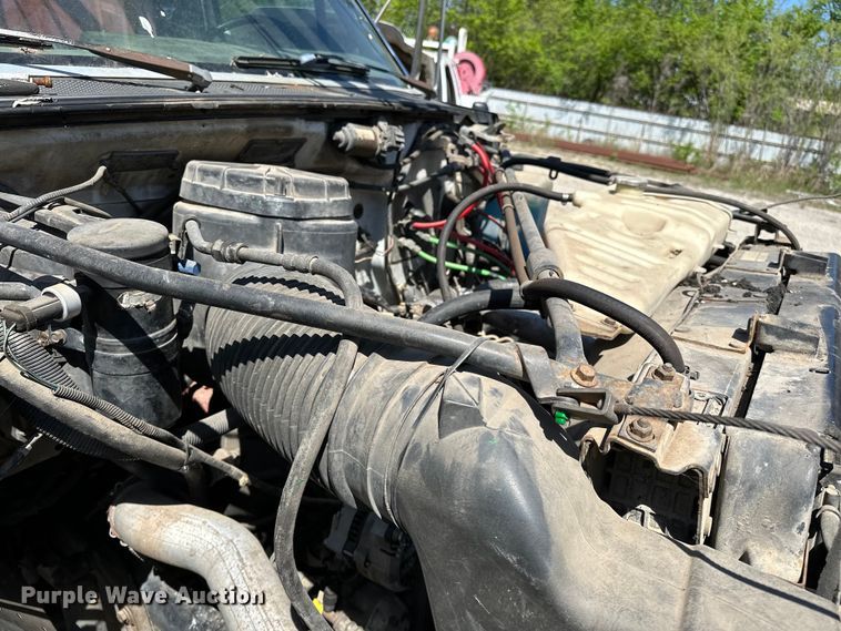 image for item OM9482 1995 Ford F800 drilling rig truck