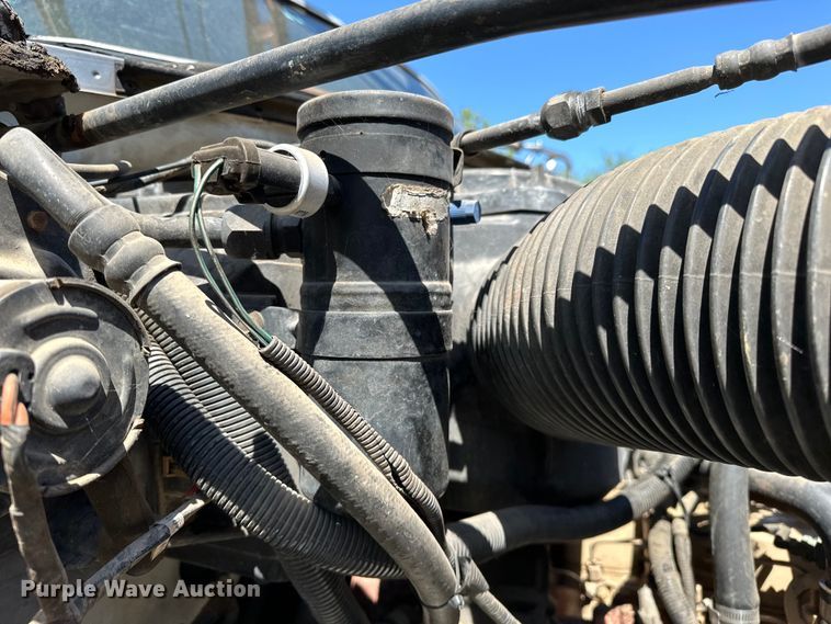 image for item OM9482 1995 Ford F800 drilling rig truck