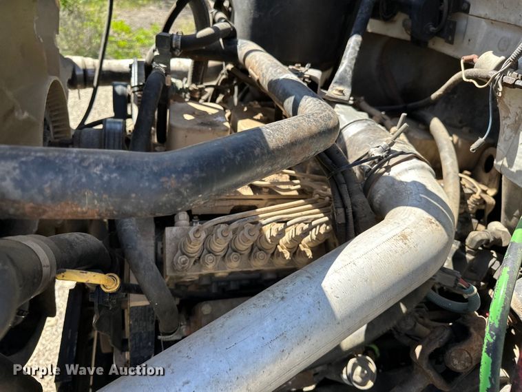 image for item OM9482 1995 Ford F800 drilling rig truck